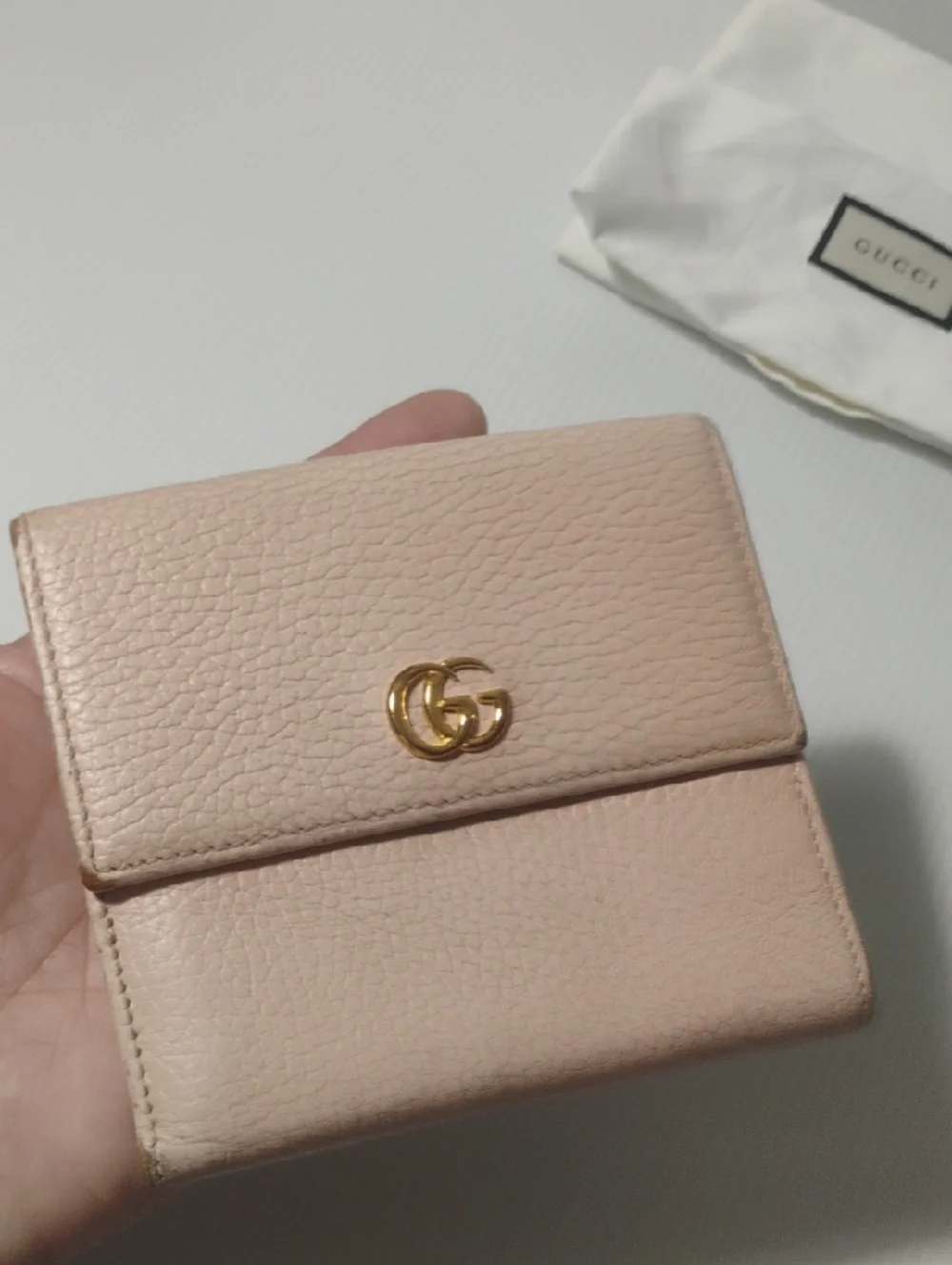 Gucci GG Marmont textured leather bifold wallet with gold-toned hardware W/Dusty - Picture 3 of 11